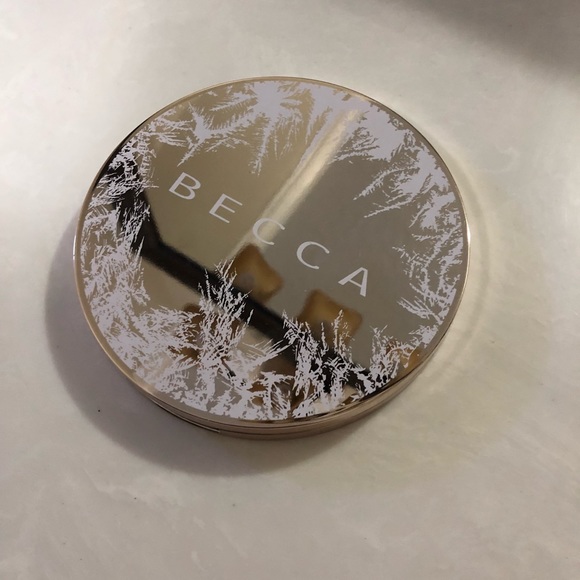 Becca eyeshadow pallet - Picture 1 of 4